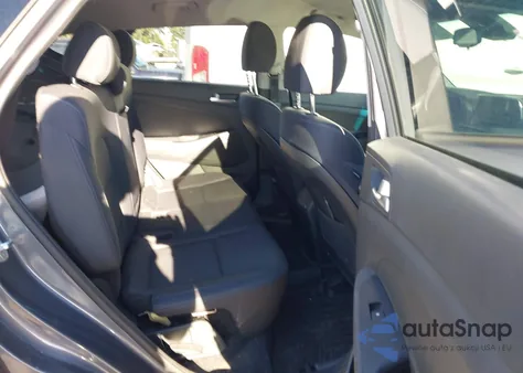 2021 Hyundai Tucson Value z USA, uszkodzony, nr VIN KM8J3CA47MU287359